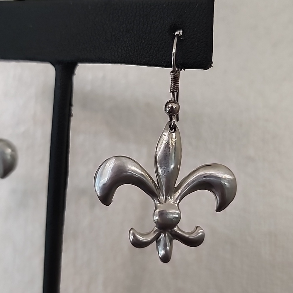 Silver Steel Fleur-de-Lis Dangling Hook Earrings Hand Crafted - Picture 2 of 6
